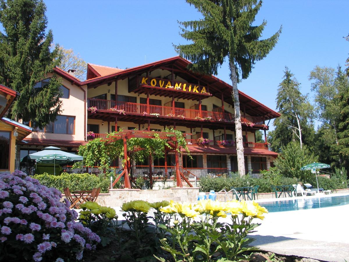 Kovanlika Hotel Razgrad Exteriör bild