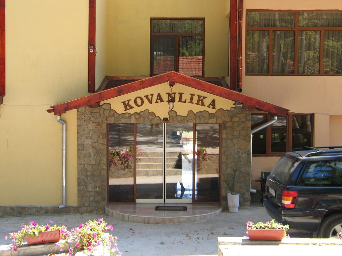 Kovanlika Hotel Razgrad Exteriör bild