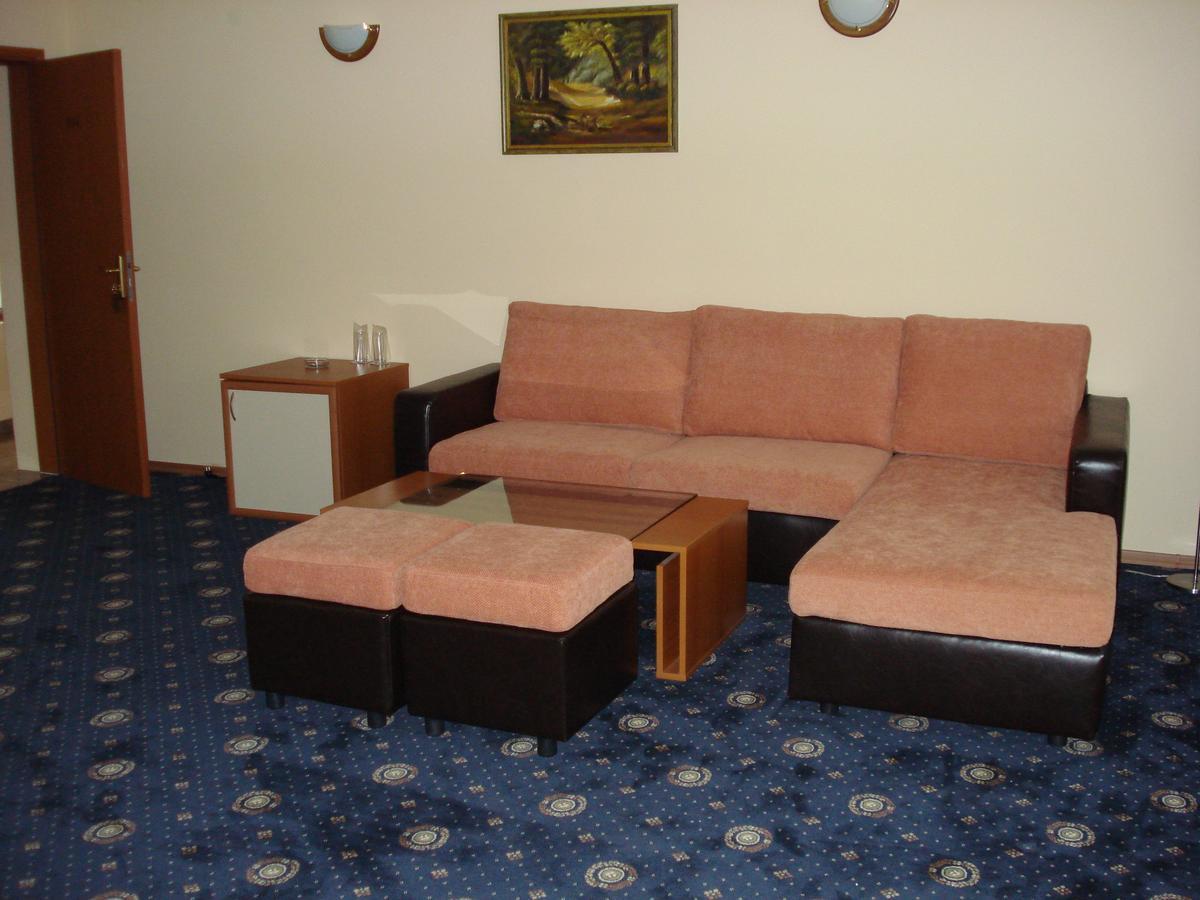 Kovanlika Hotel Razgrad Exteriör bild
