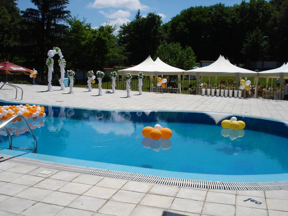 Kovanlika Hotel Razgrad Exteriör bild