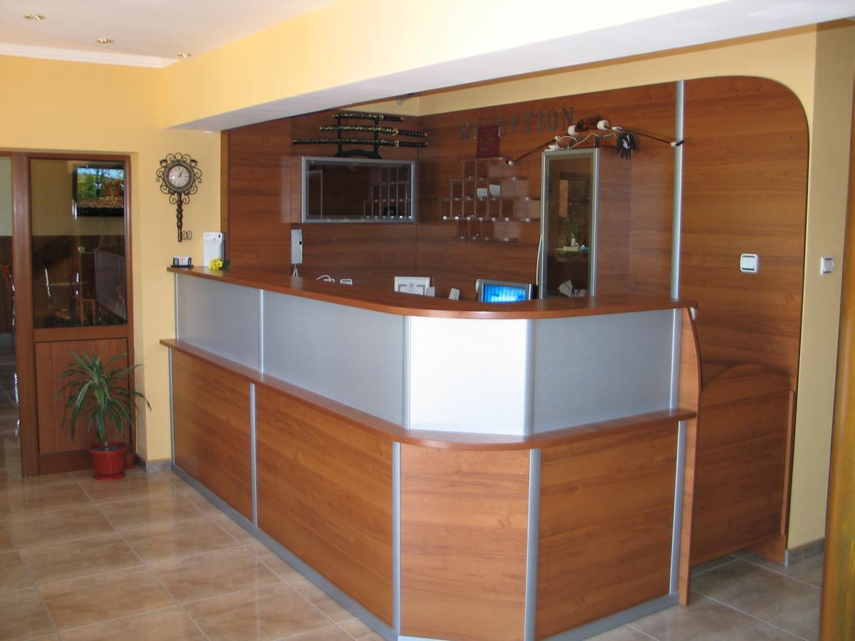 Kovanlika Hotel Razgrad Exteriör bild