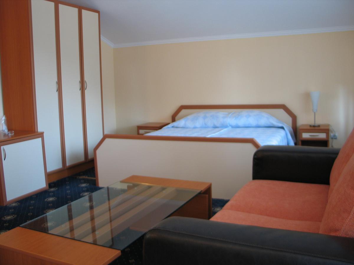 Kovanlika Hotel Razgrad Exteriör bild