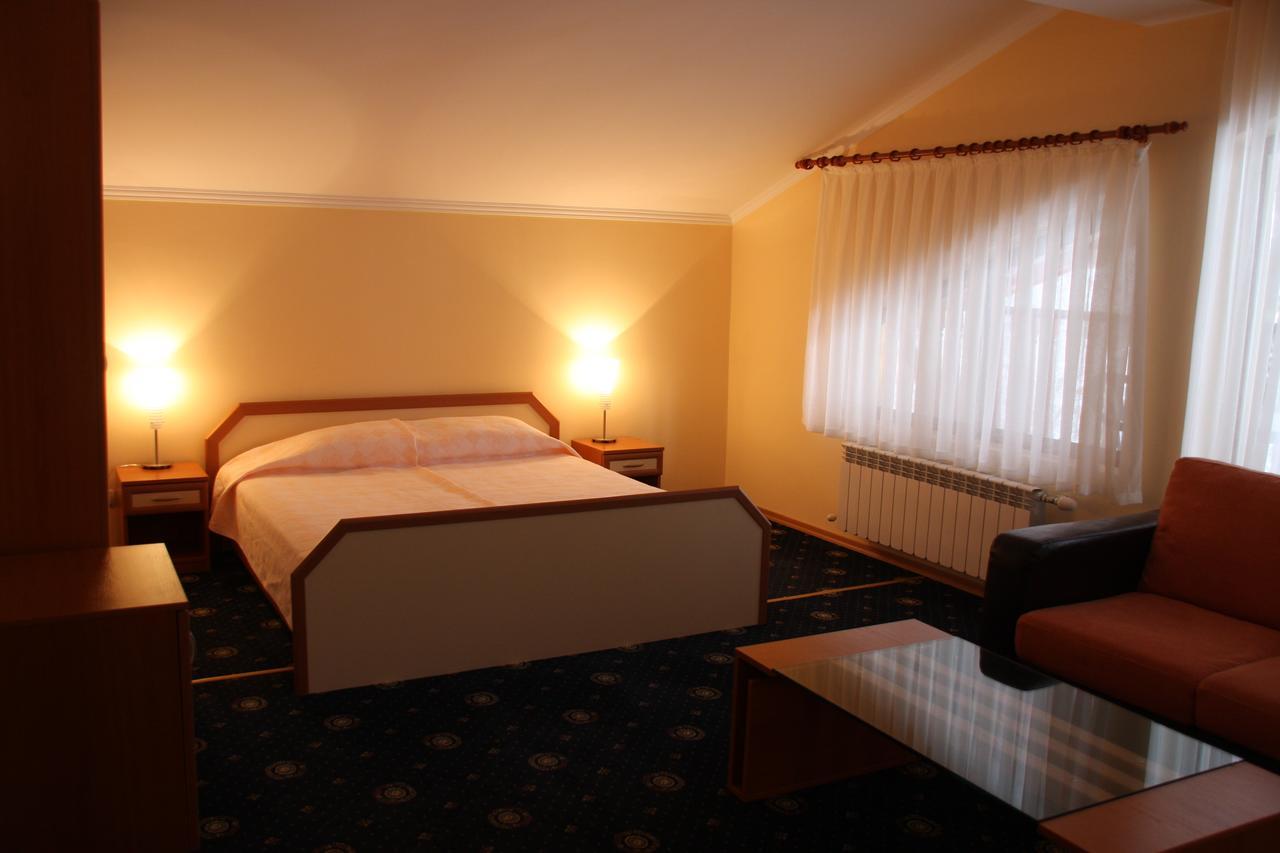 Kovanlika Hotel Razgrad Exteriör bild