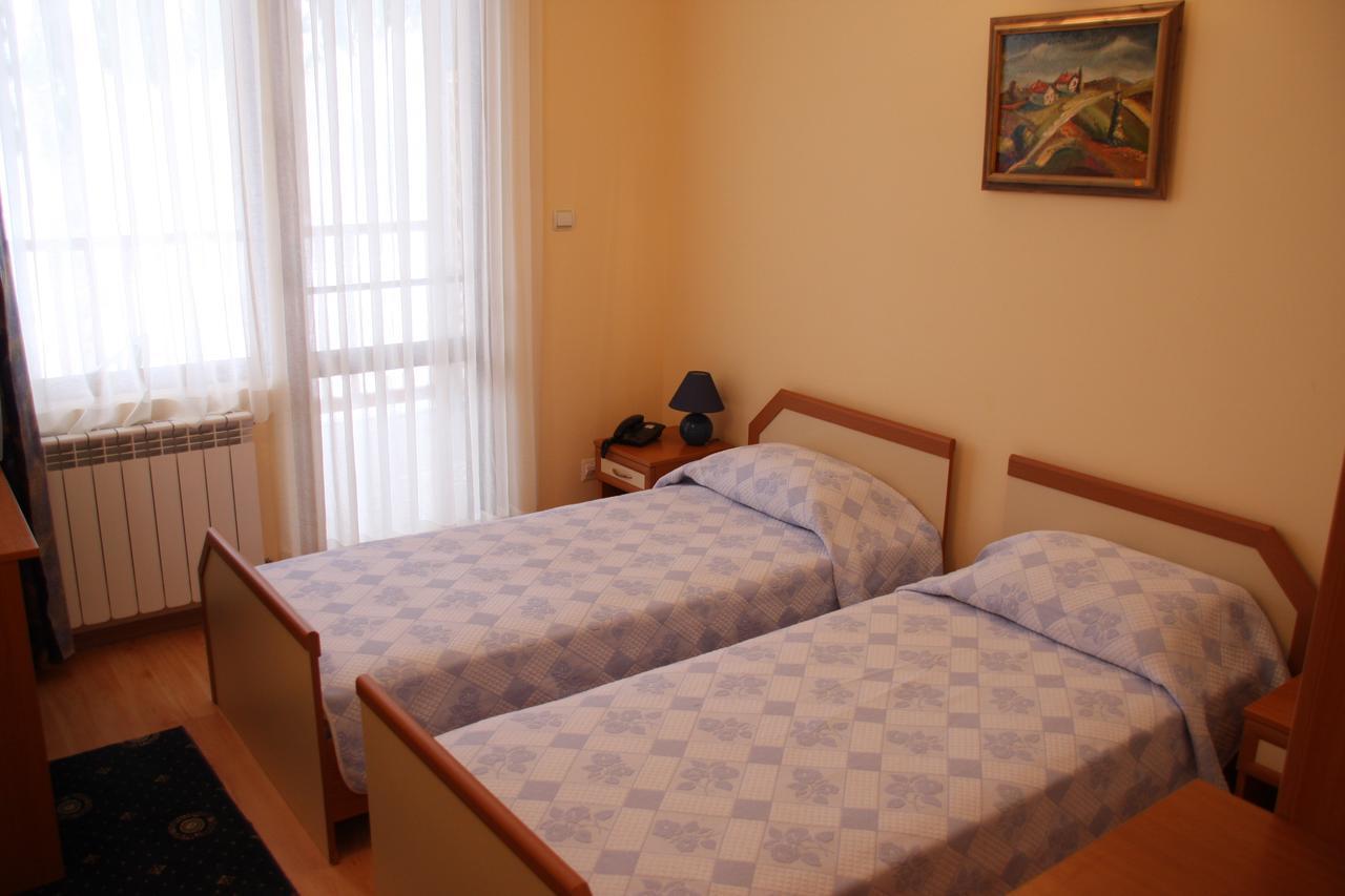 Kovanlika Hotel Razgrad Exteriör bild